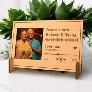 Personalized Wooden Engraved Spotify Picture Frame (Lan...